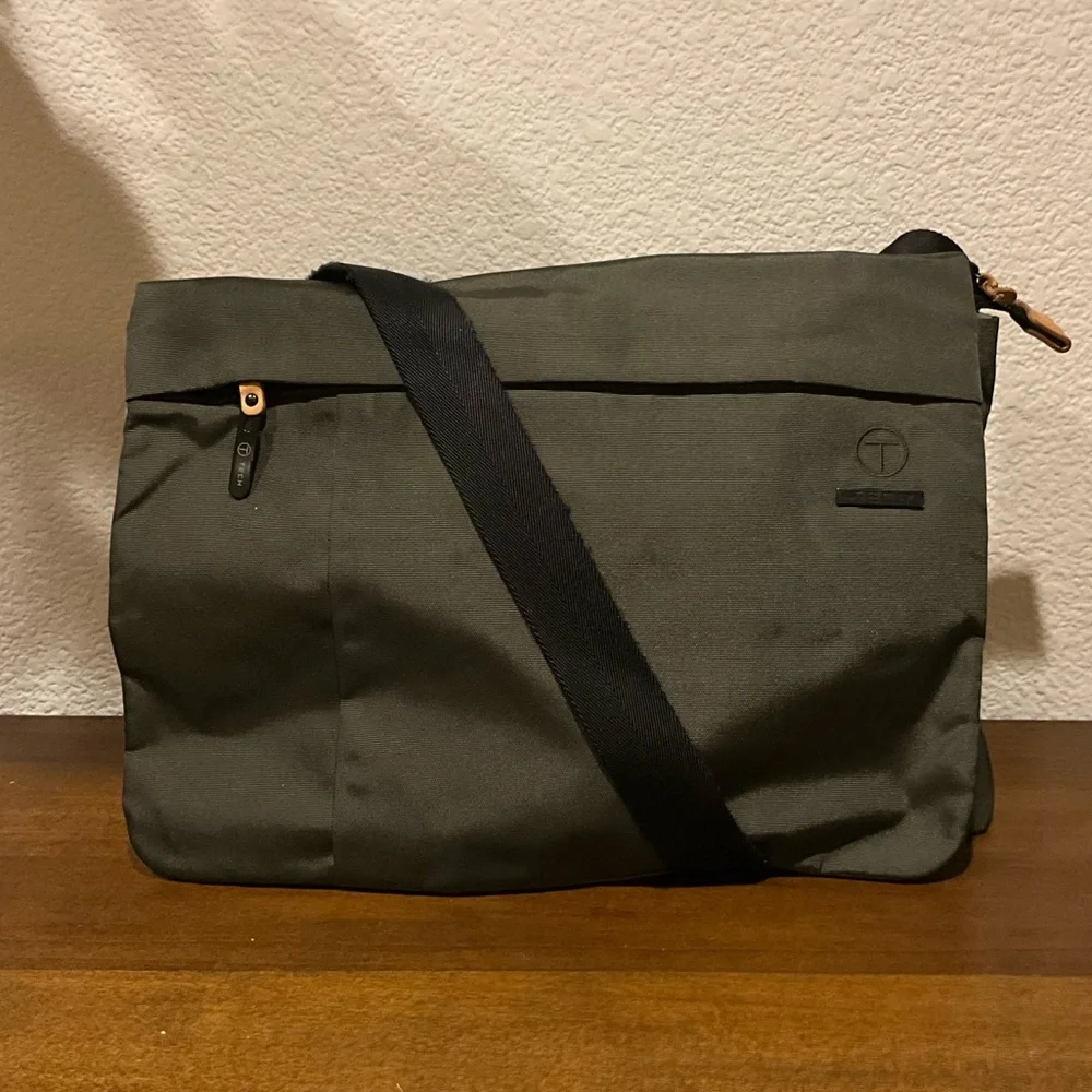 TUMI T-Tech Civilian Slim Crossbody Messenger Green/Black Nylon Leather Bag